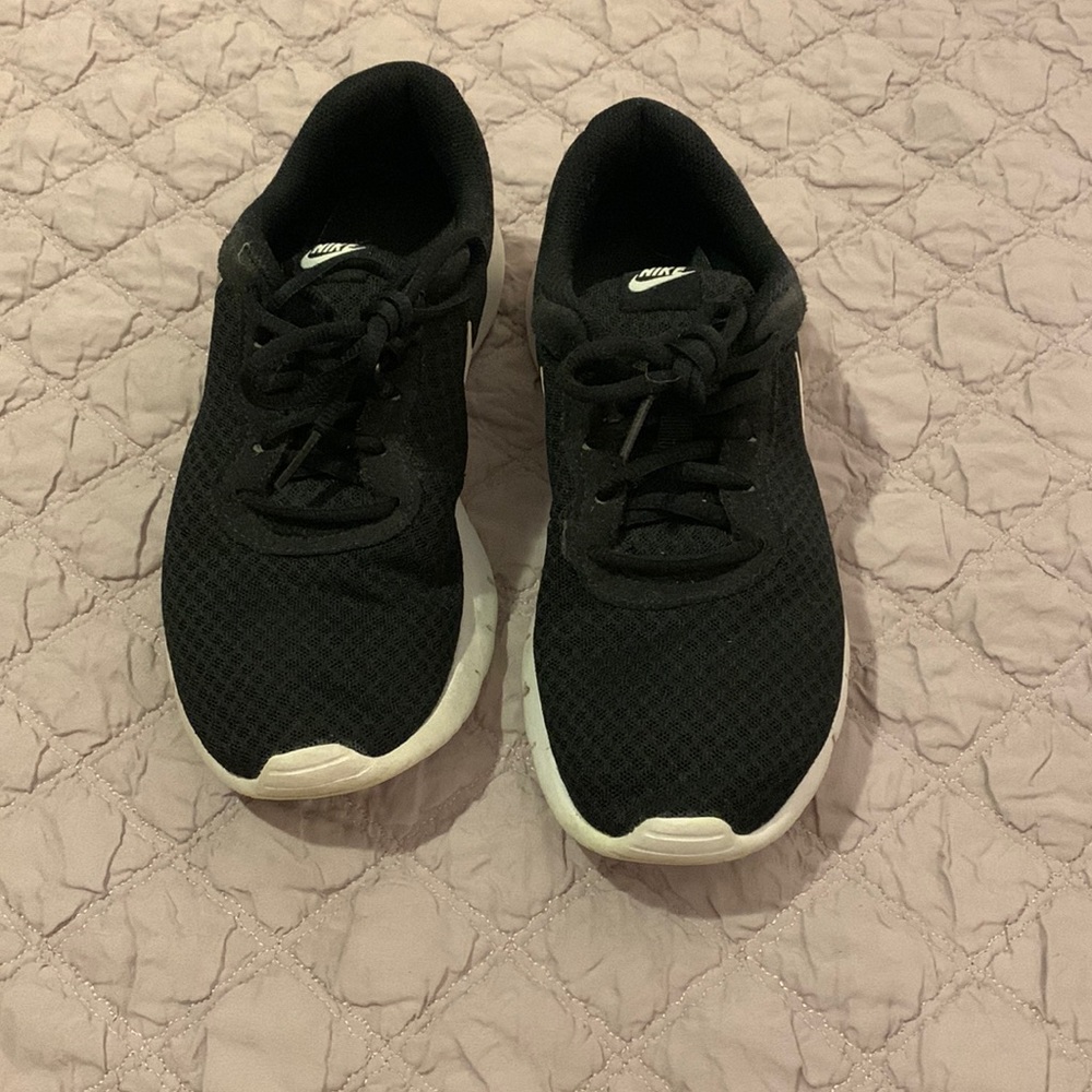 Nike youth 5.5